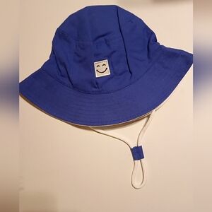 Smiley Patch Blue Bucket Hat NWT Sz 2-4 Years